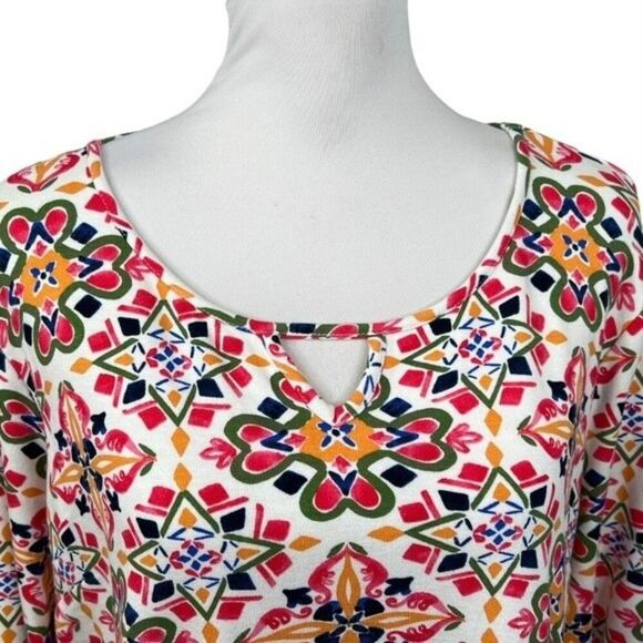 Crown & Ivy Knit Top Blouse Petite Size PXL Multicolor Floral Keyhole Happycore - Picture 2 of 11